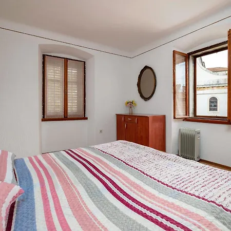 Dom wakacyjny 1 Bedroom Lovely In