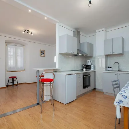 Holiday home Lovely In With Kitchen *
